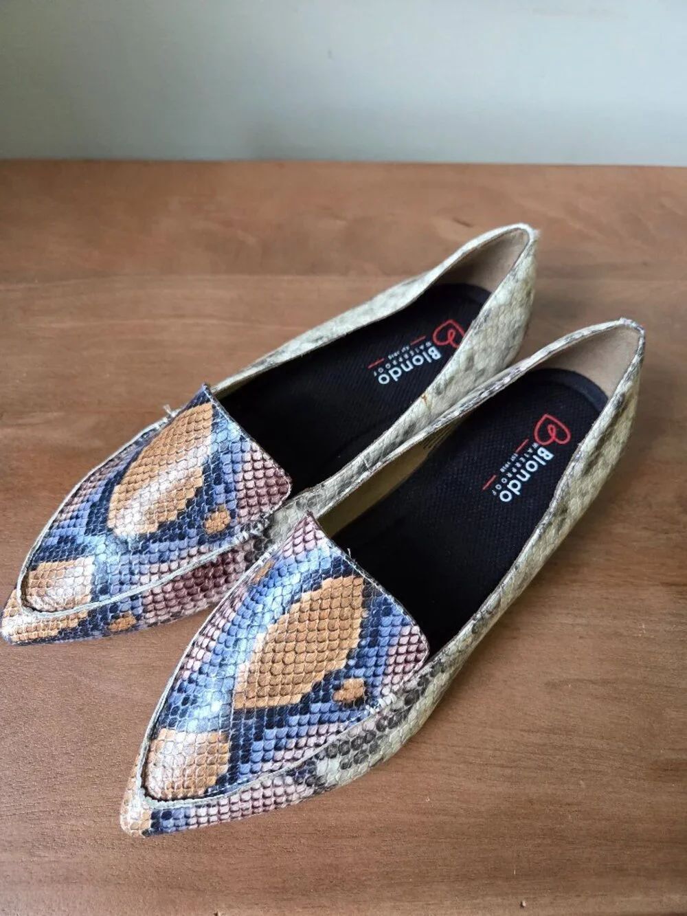 EUC BLONDO WATERPROOF GENUINE LEATHER UPPER SNAKESKIN POINTY LOAFERS SZ 7 M